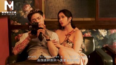 麻豆傳媒映畫 - 旗袍下的交换秘密 - 异国肉体激情盛宴